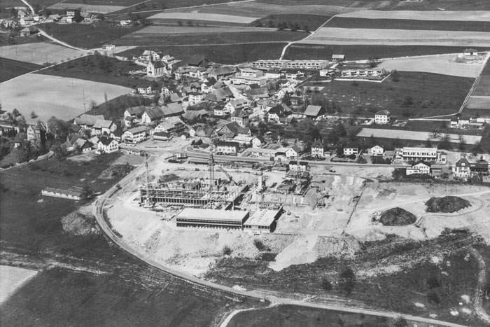Chantier du centre de traitement complémentaire de Bellikon en 1971