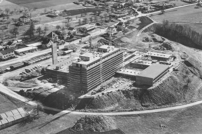 Chantier du centre de traitement complémentaire de Bellikon en 1972