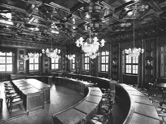 La fastueuse salle du Conseil d’administration dans la tour du bâtiment principal